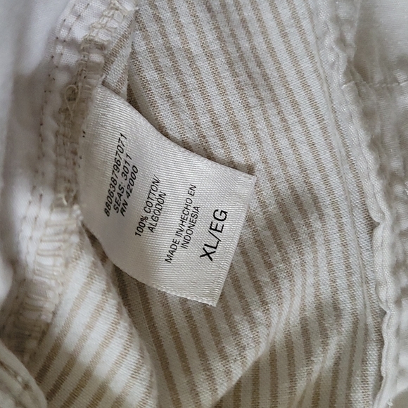 Brown and white stripe shorts. Size XL - Picture 3 of 5